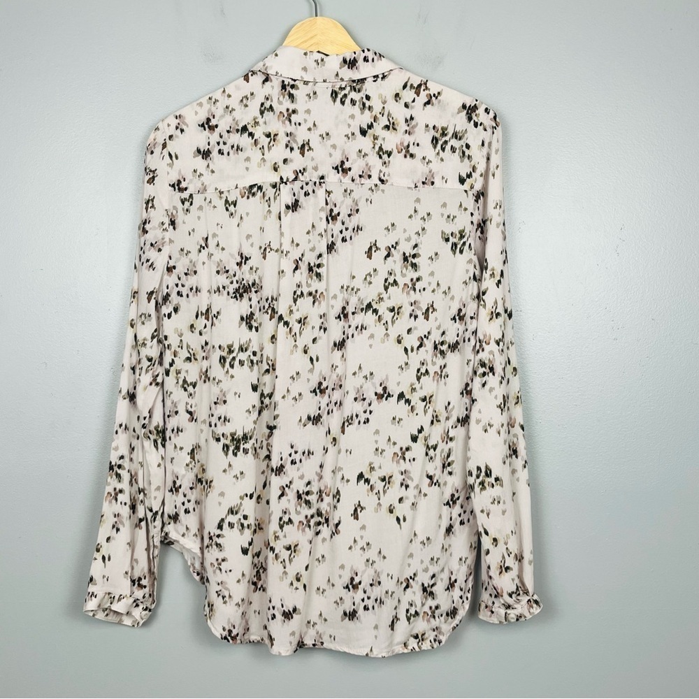 Bella Dahl Full Button Down Hipster Shirt in Painted Ditsy Floral Print, small. - Picture 3 of 13